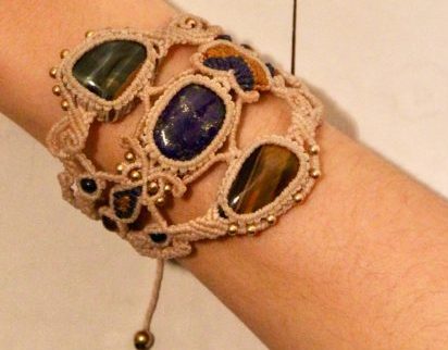 pignet avec bracelet oeil de tigre et lapis lazuli